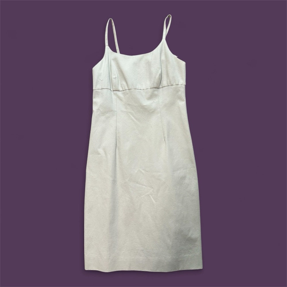 Lilly Pulitzer Cream Dress 

Size 2 

Bust 34.25”	
Waist 26.5”	
Hips 37”